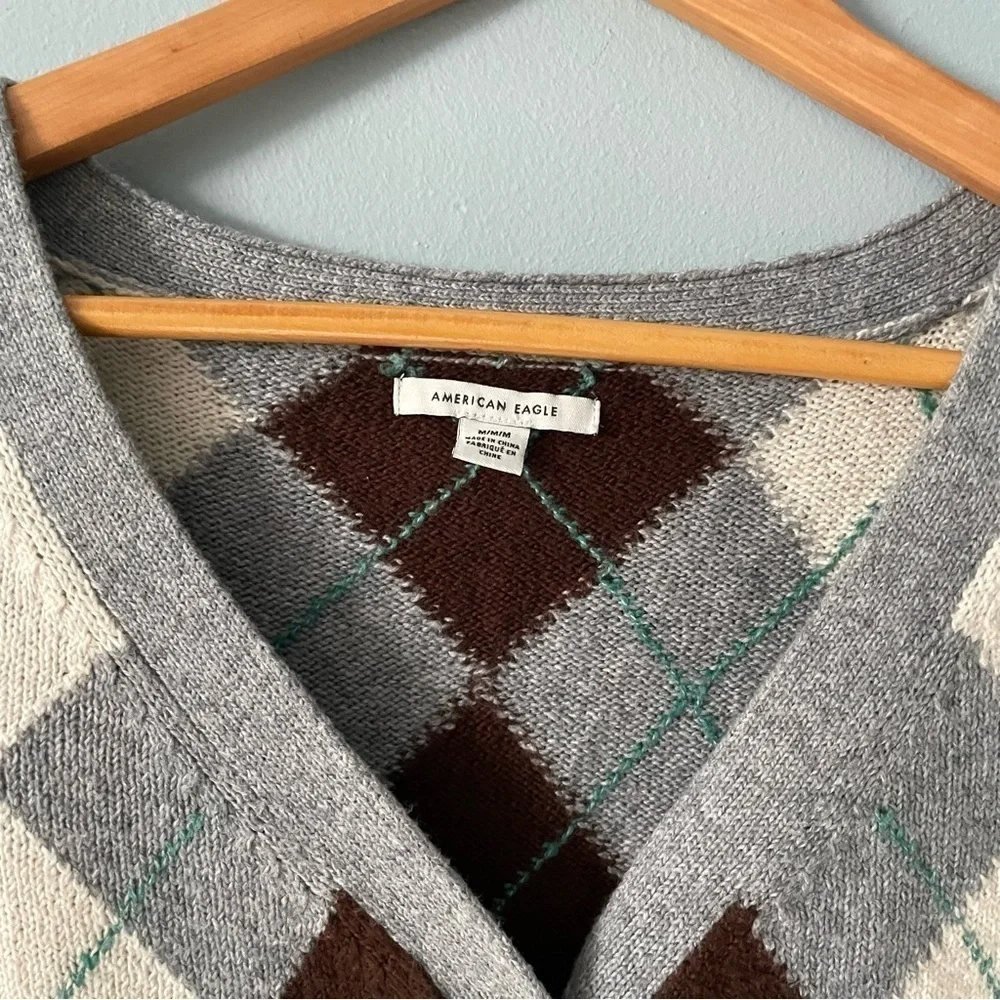 American Eagle Cropped Sweater
Womens M Gray Argyle
Academia Button Up - Picture 7 of 7